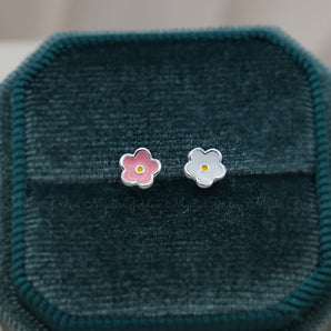 Silver Daisy Flower Earrings, Enamel Earrings, Floral Studs, Colorful Earrings, Summer Jewelry, Mismatch Studs, Nature Jewelry, 90s Jewelry